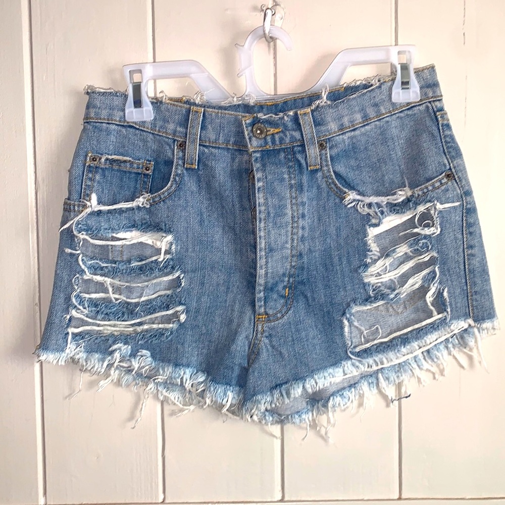 Carmar- Lt Acid Wash- Button Fly- “Cut-Off” Shorts- Size 26- NWOT